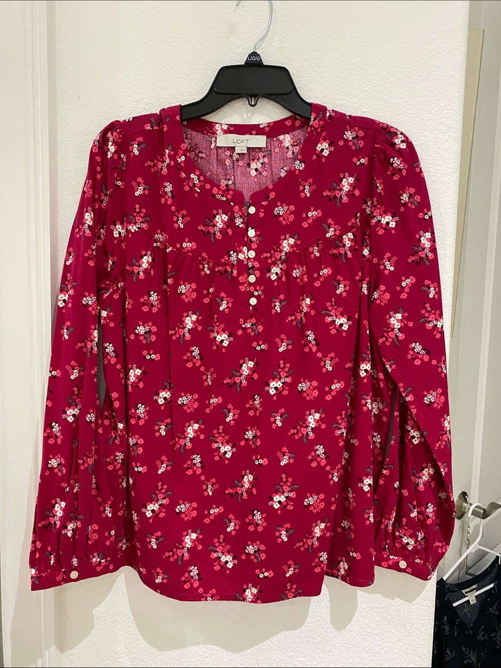 LOFT Floral Henley Blouse - Magenta Kiss - Style 607095 - Size L - Like New!